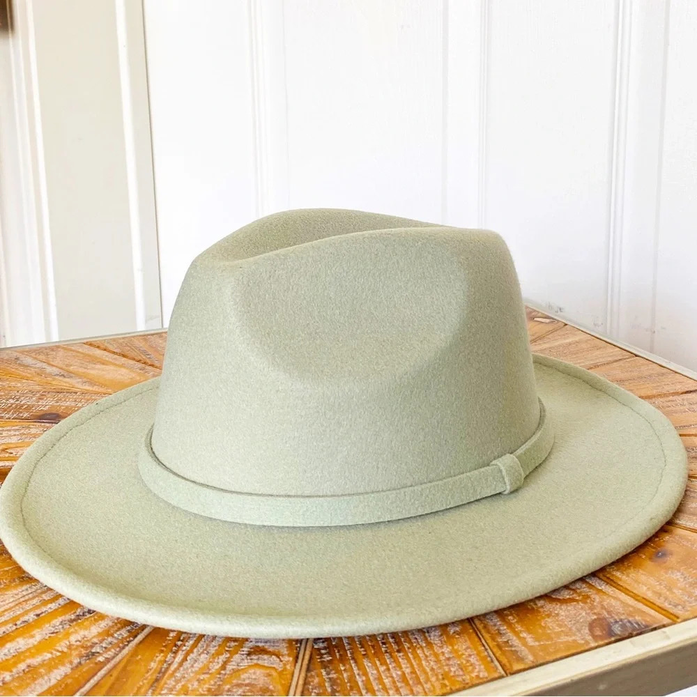 NWT Women’s Wool Blend Hat in Leopard or Dusty Sage